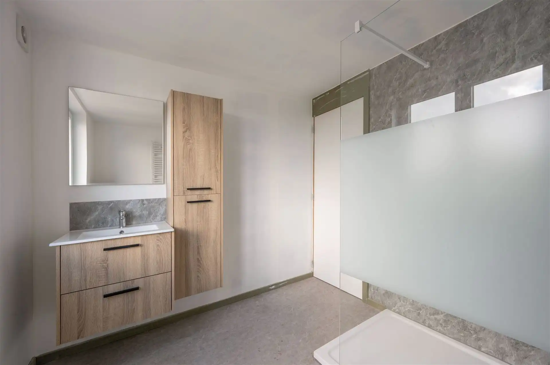 Gerenoveerd appartement met 3 slaapkamers foto 9