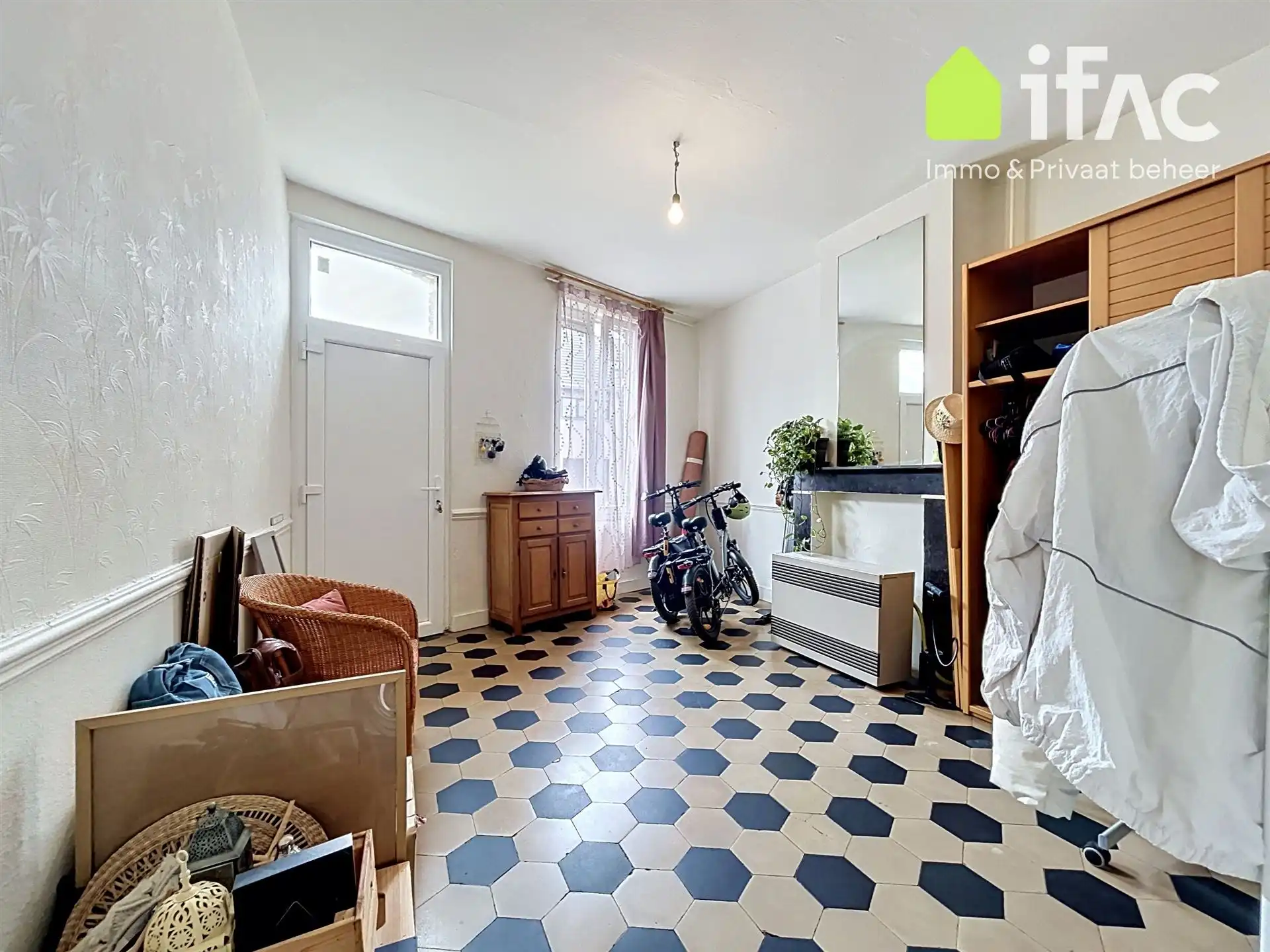 Uitstekend gelegen woning met 3 slaapkamers foto 3