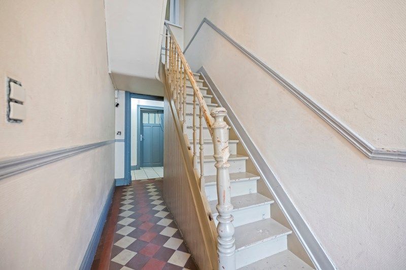 Te renoveren stadswoning met uitweg achteraan! foto 3