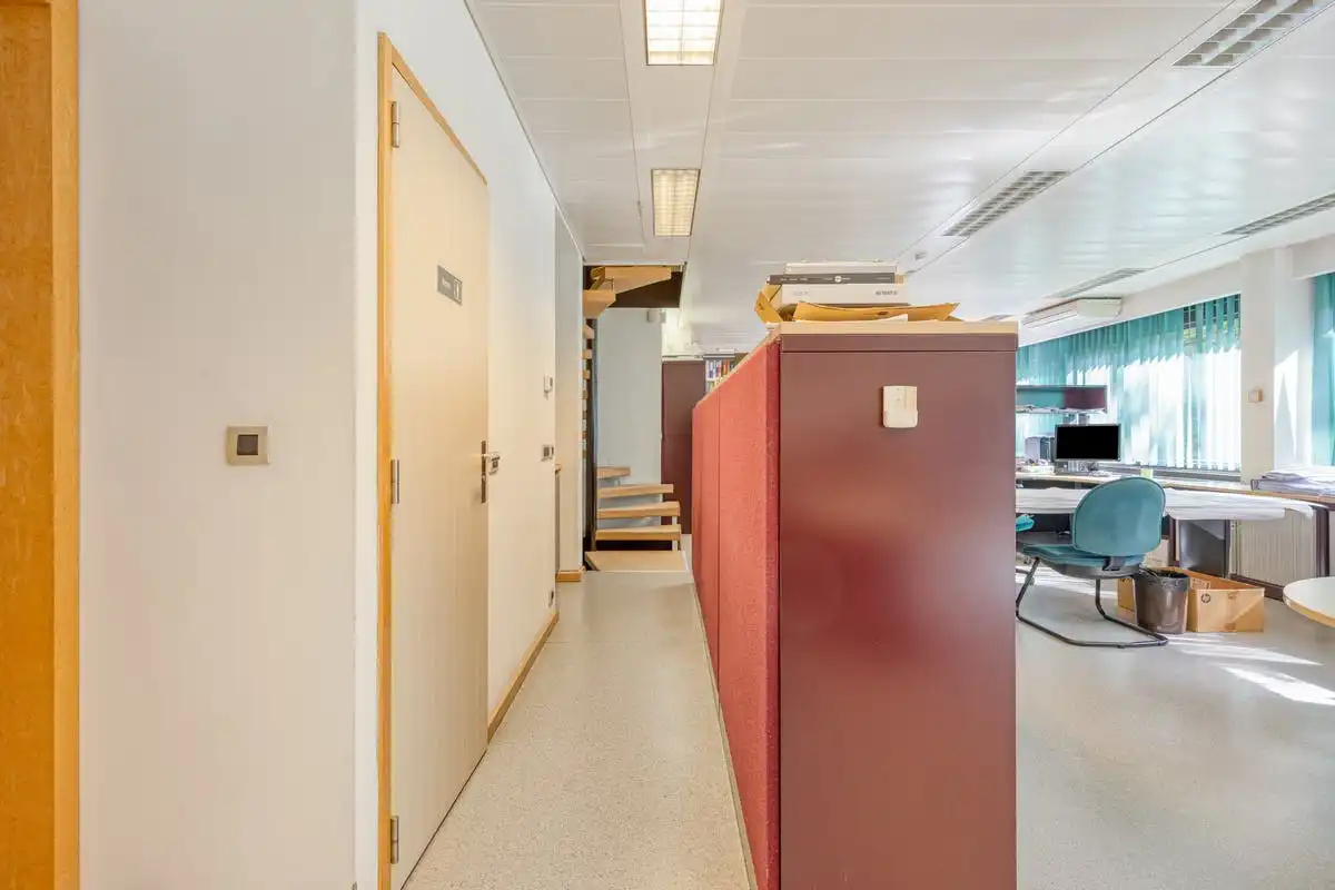 Grote kantoorruimtes (mogelijkheid tot 5 appartementen) in Strombeek: een strategische keuze voor ondernemingen foto 23