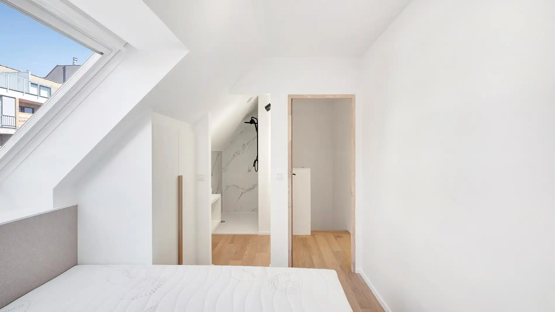 Prachtig duplex appartement met 18 meter gevelbreedte en groot zuid gericht terras met open zicht over het Knokse hinterland foto 20