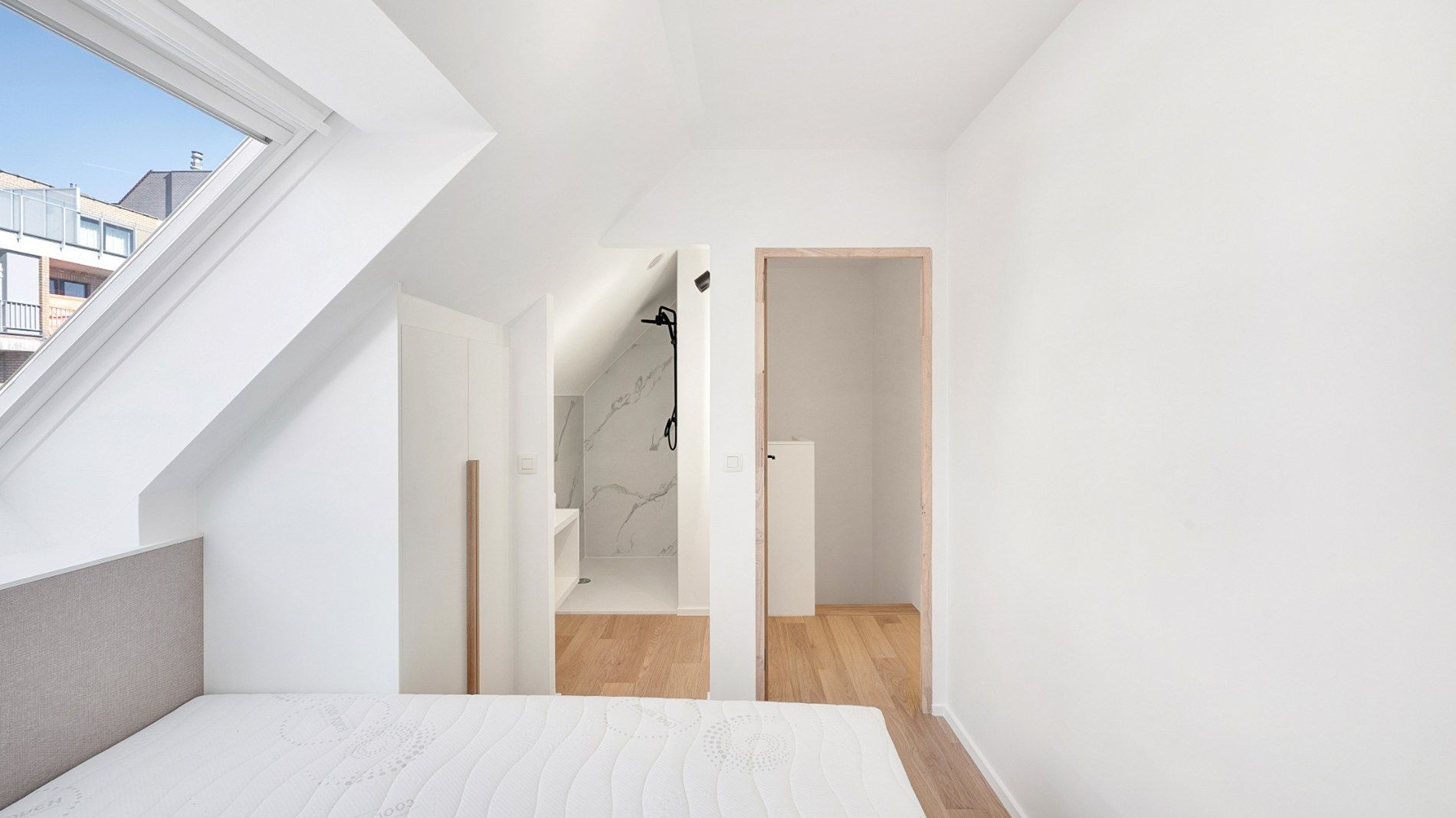 Prachtig duplex appartement met 18 meter gevelbreedte en groot zuid gericht terras met open zicht over het Knokse hinterland foto 17
