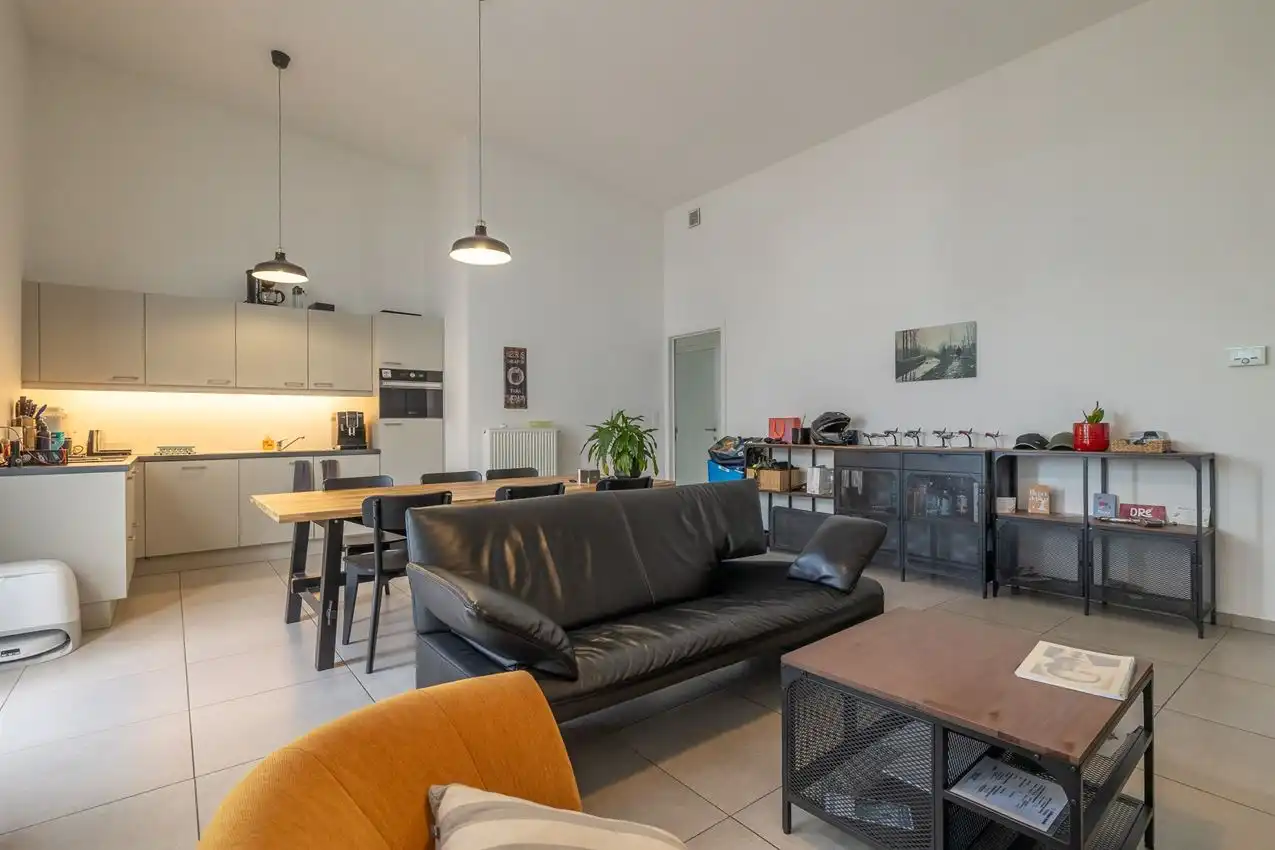 Ruime, zonnige penthouse met 2 slpk. en 2 ondergrondse autostaanplaatsen foto 4