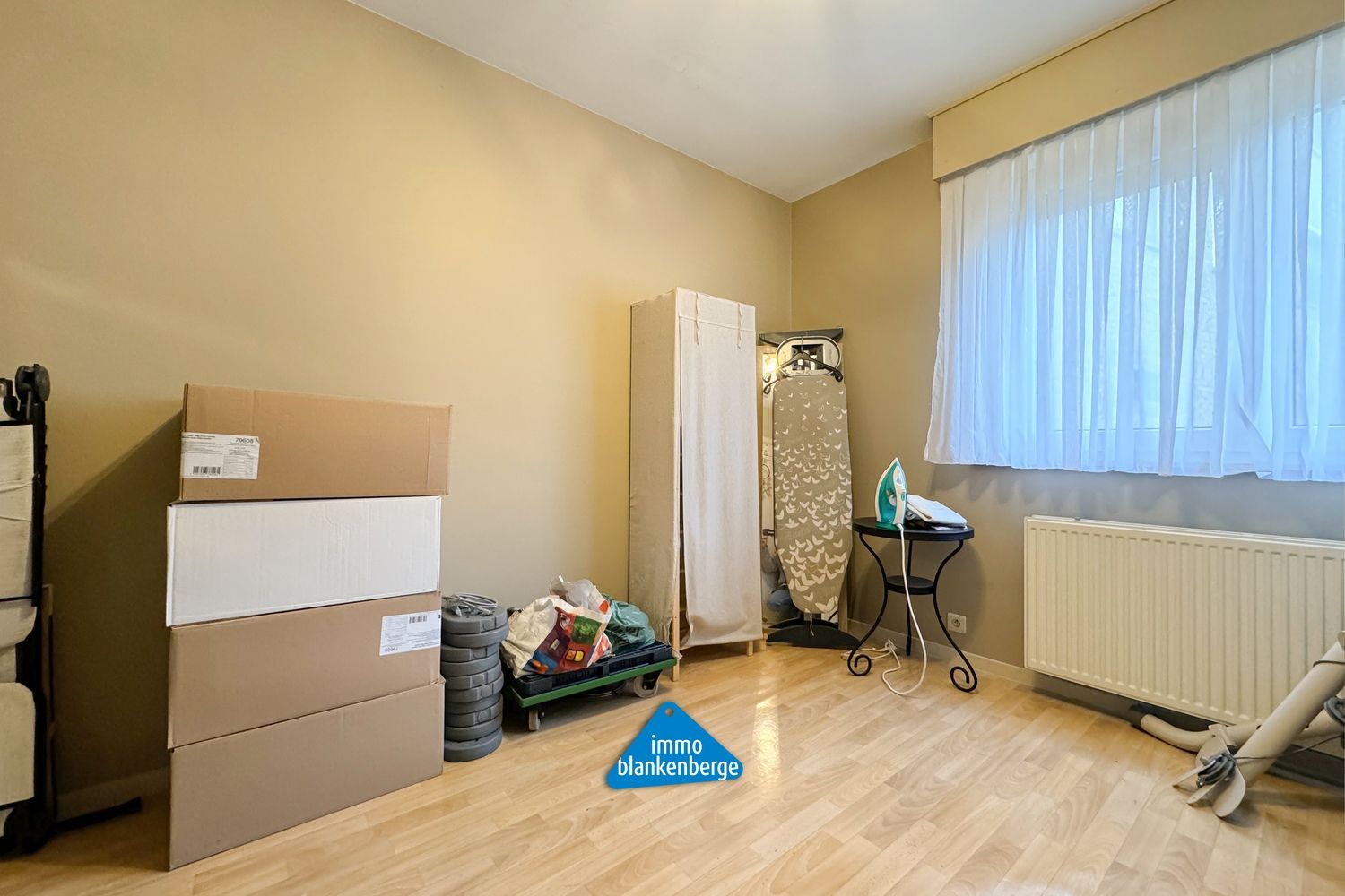 Ruim gelijkvloers appartement met voortuin en autostaanplaats foto 16