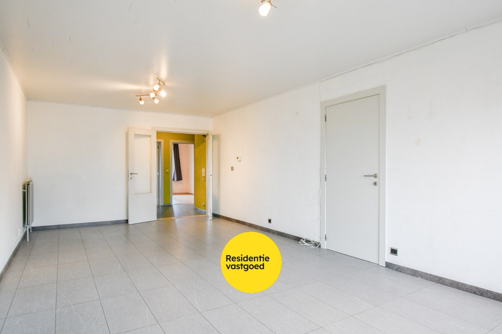 Verzorgd appartement met 2 slpks in rustige buurt te St-Andries foto {{pictureIndex}}