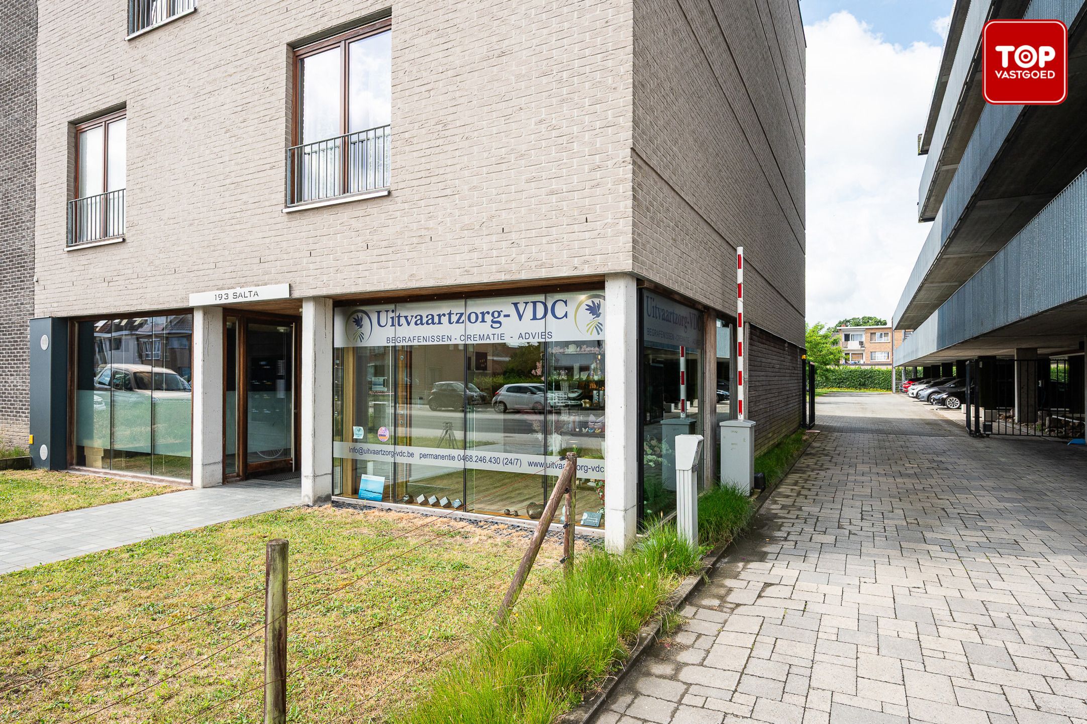 Handelsruimte met buitenruimte op topligging foto 18