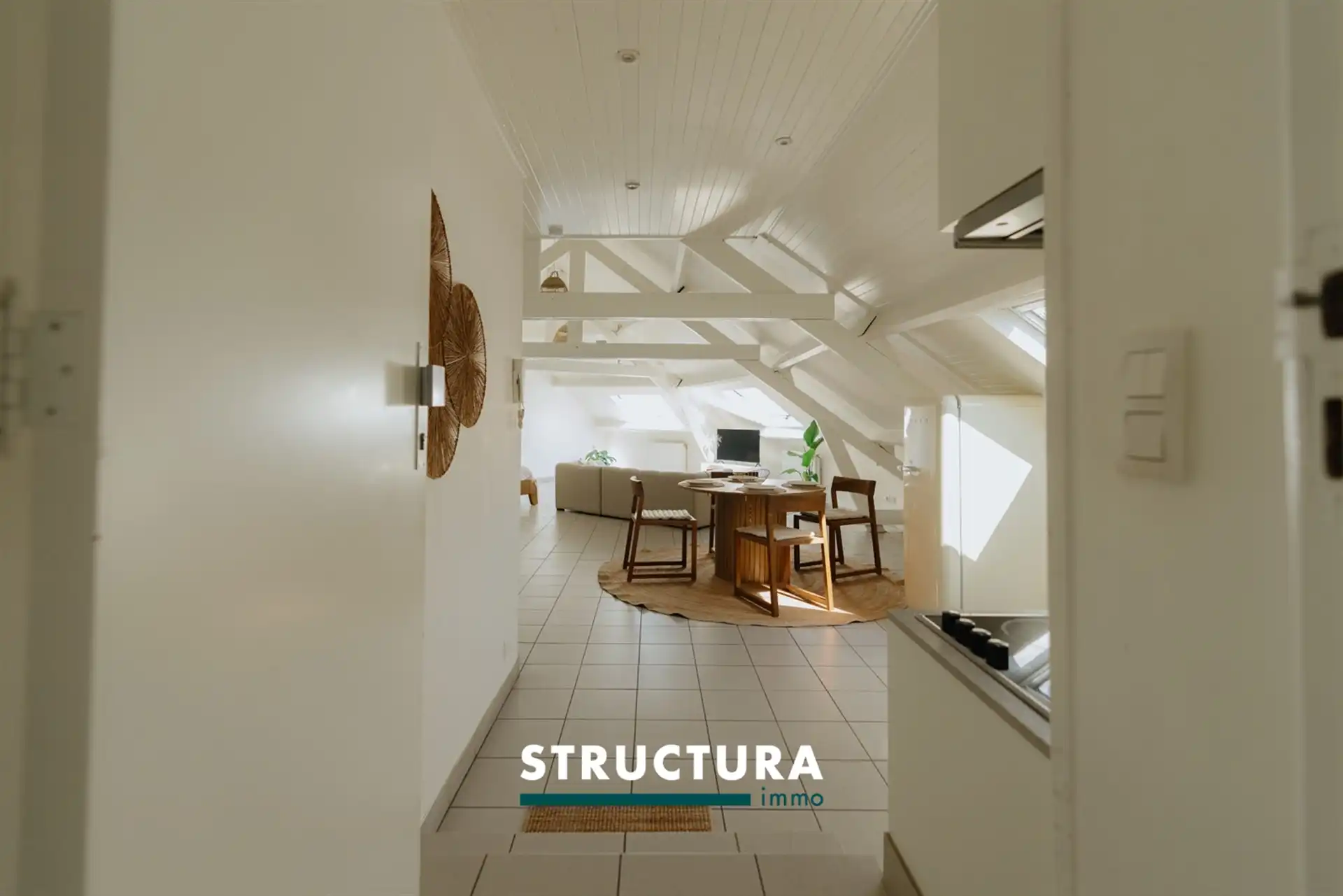 Bemeubelde loft op centrale ligging foto {{pictureIndex}}