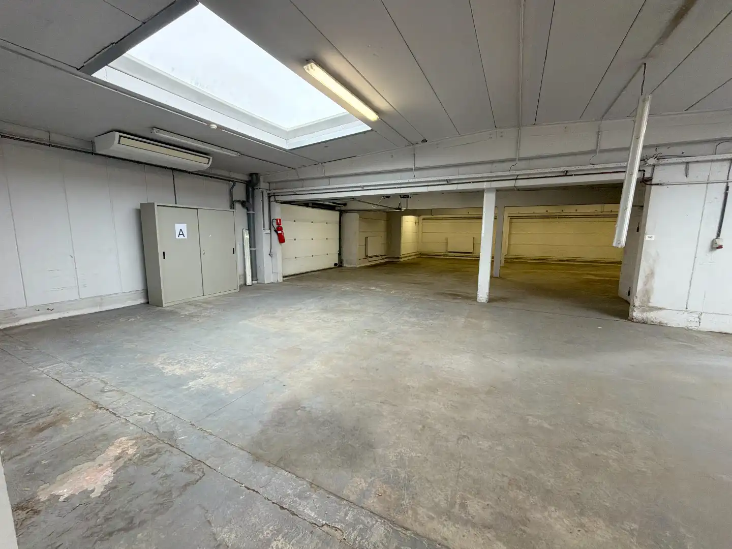 Magazijn met kantoren en buitenopslag te huur in Wilrijk foto 14