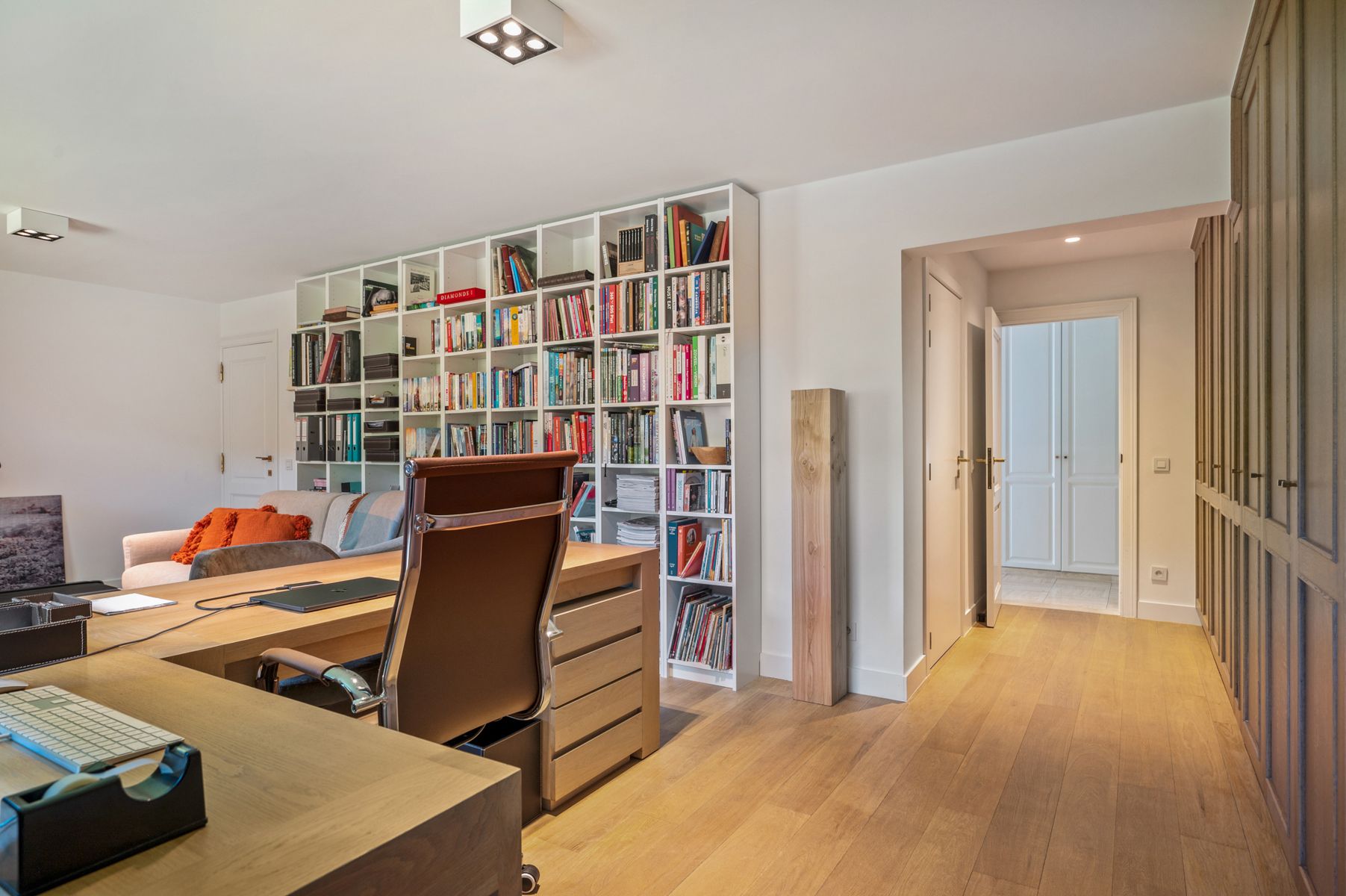 Residentiëel gelegen gelijkvloerse villa op ca. 3.008 m². foto 25