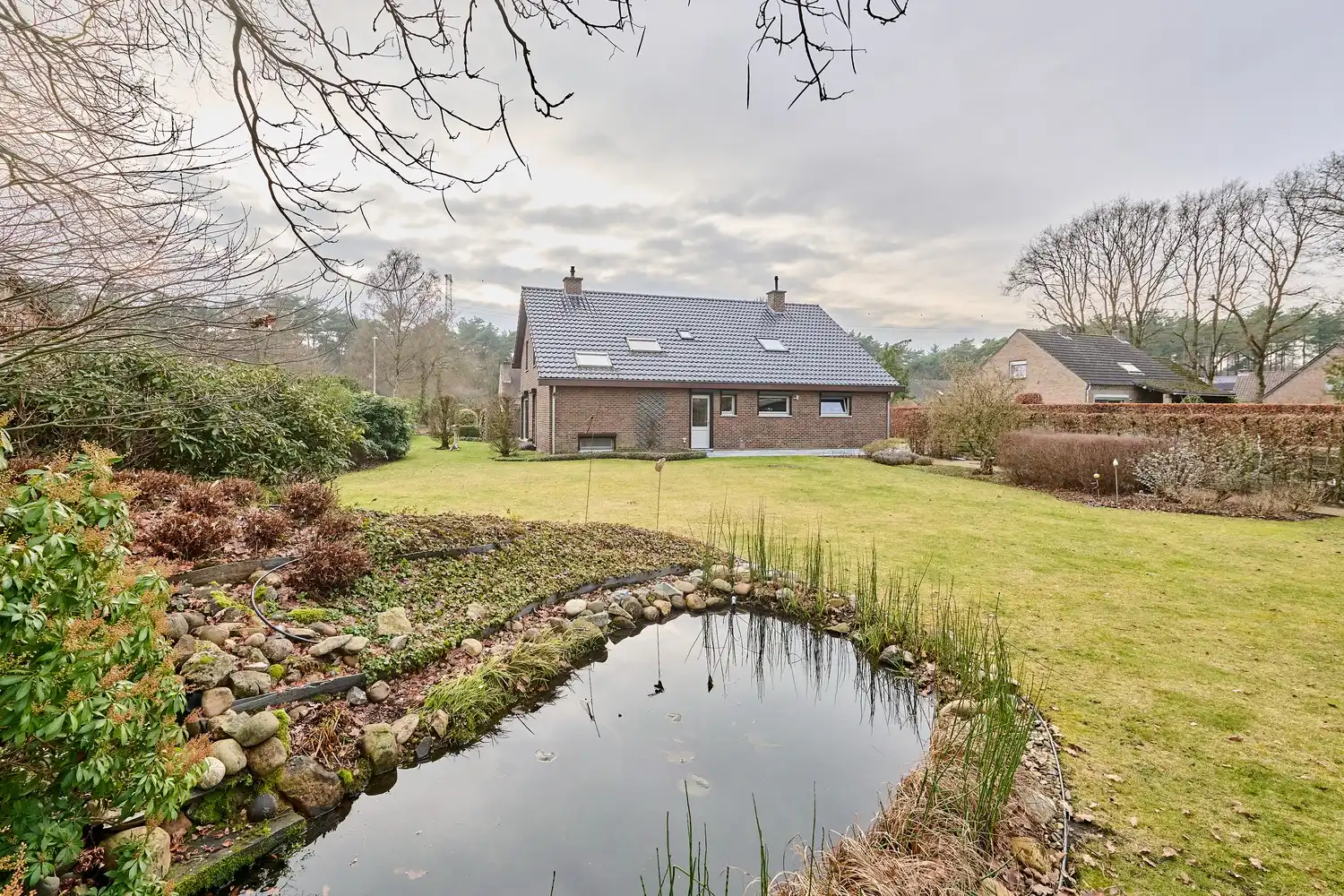 Residentieel en op een uitgestrekt perceel gelegen vernieuwde woning met 3/4 slaapkamers foto 28