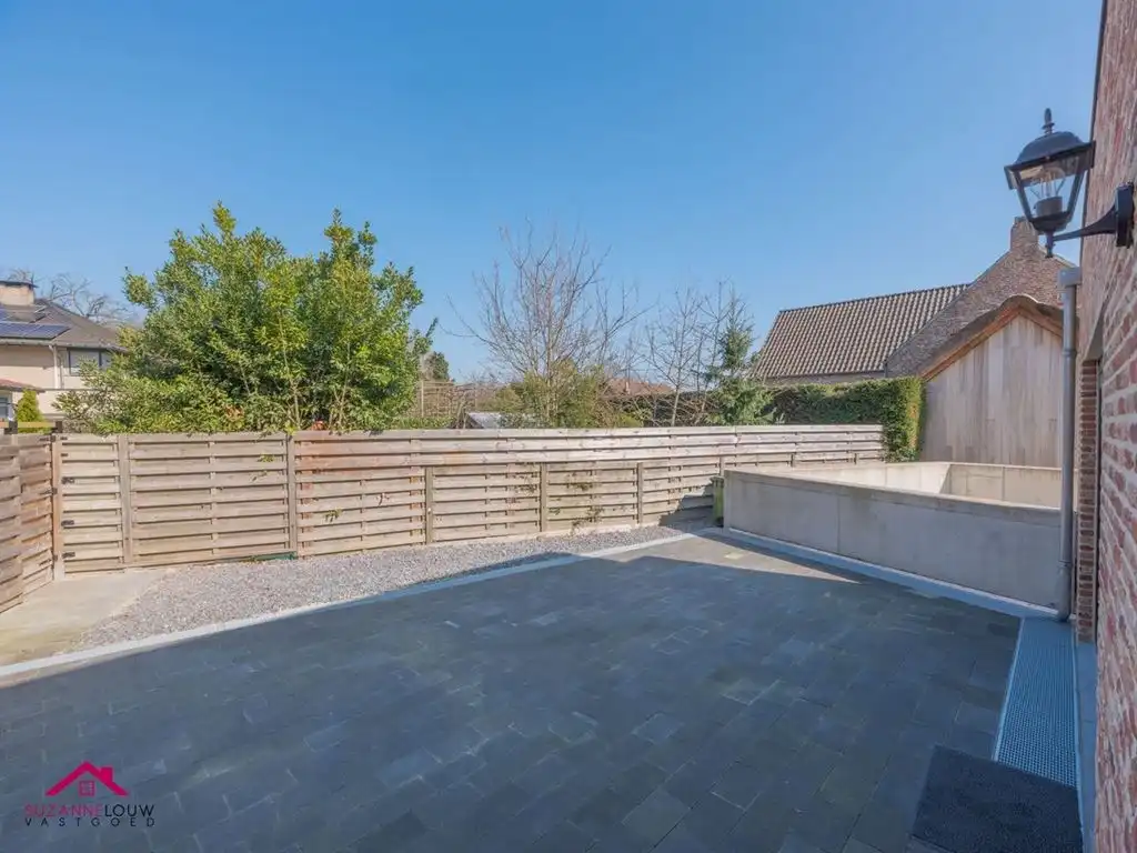 Gelijkvloers appartement met ruim terras foto 3