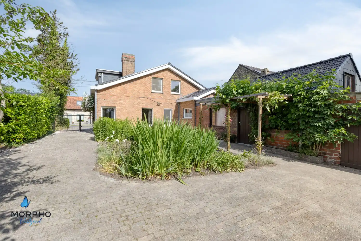 Ruime gezinswoning met 4 slaapkamers, garage en riante, pittoreske tuin foto 28