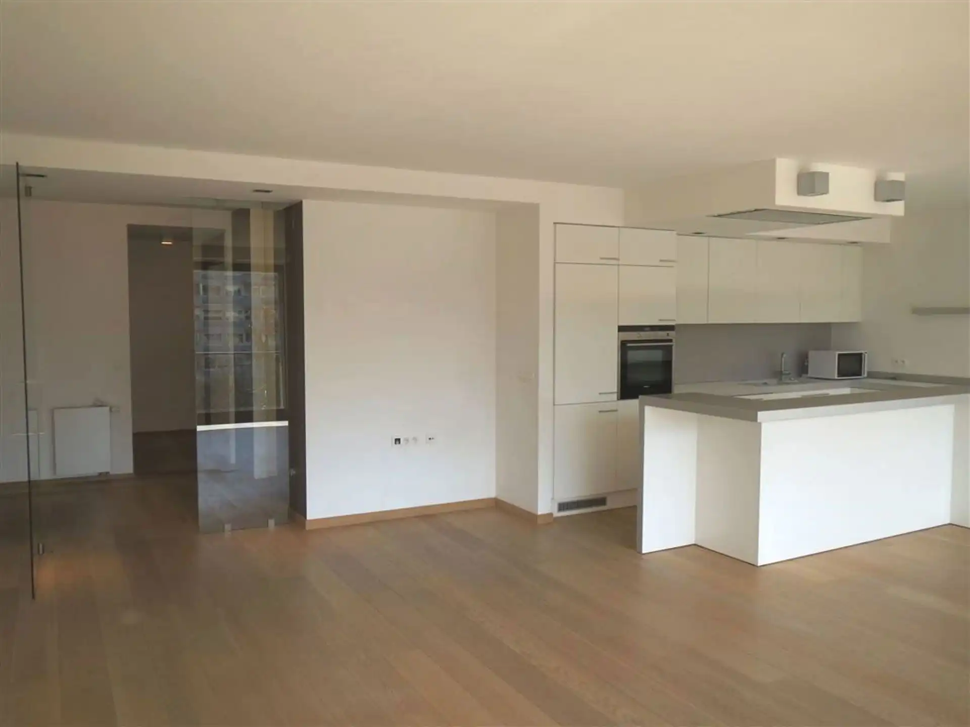 Mooi appartement met 3 slaapkamers + terras + parking foto 3