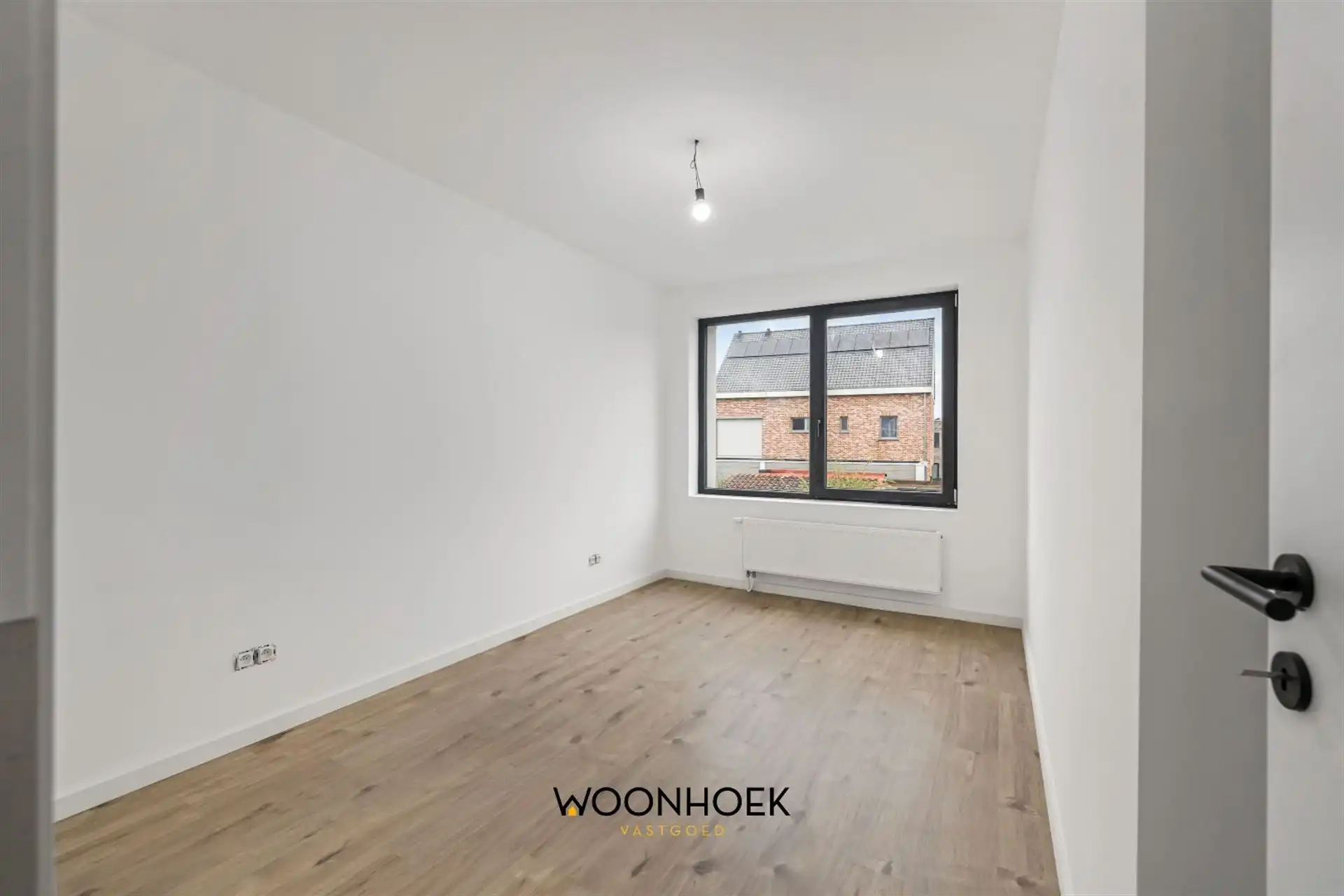 Gerenoveerde, 6-slpk woning, zonnige tuin en 2 bdkms te Sint-Niklaas! foto 14
