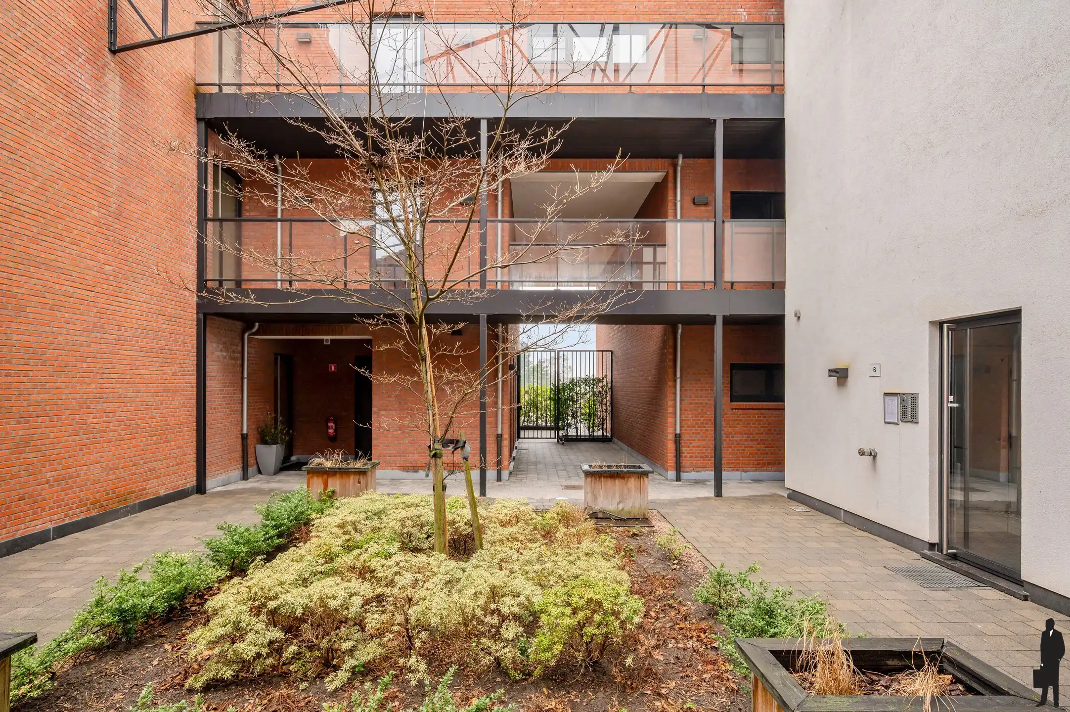 Instapklaar duplex appartement met tuin foto 23