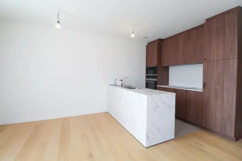 Modern en lichtrijk appartement te huur in Ingelmunster foto 3