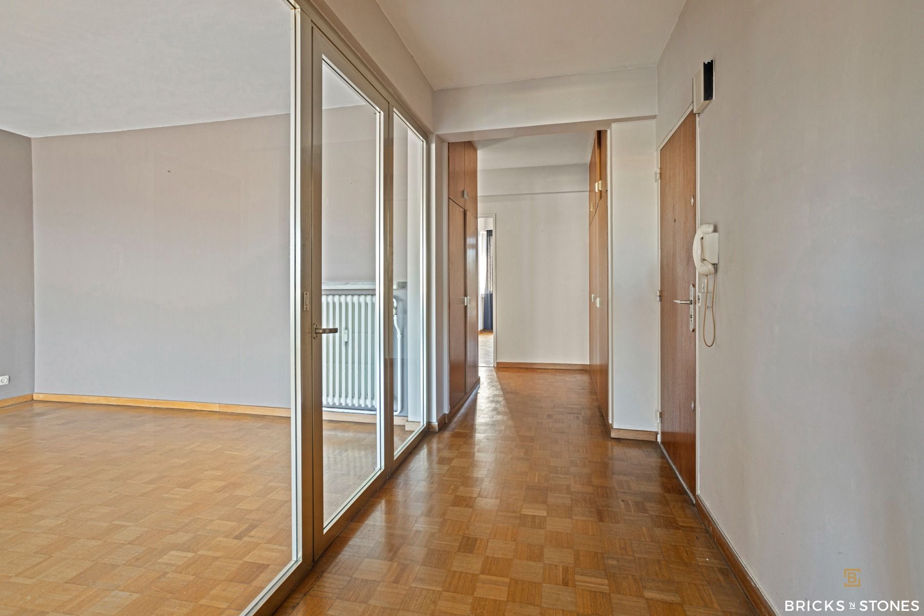 Ruim 2 slaapkamer appartement met terras foto 8