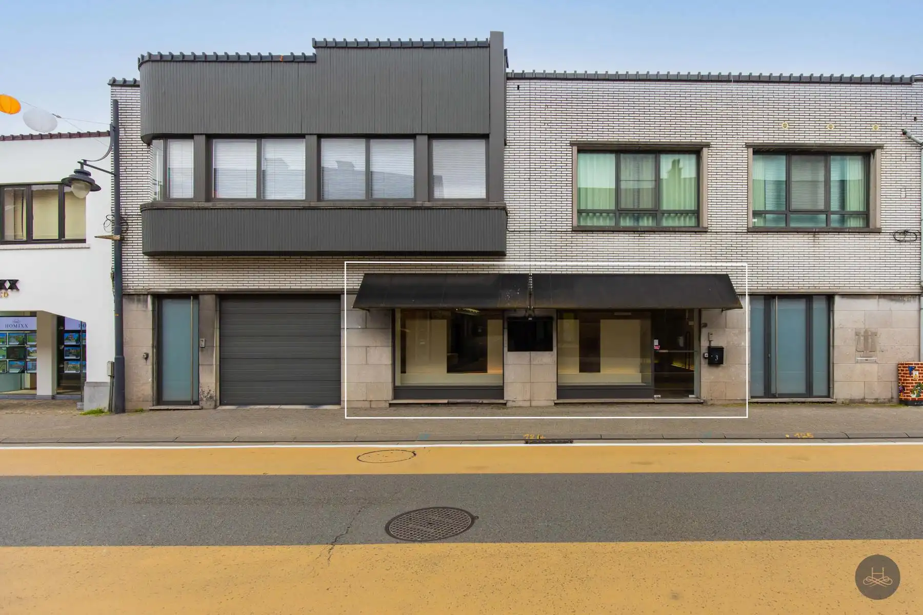 Commercieel handelspand in centrum Haacht foto {{pictureIndex}}