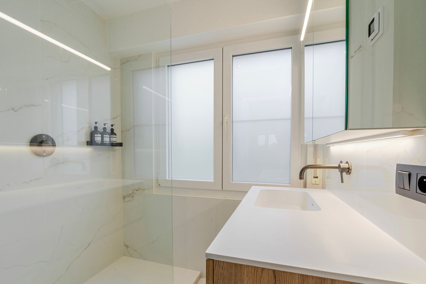 Instapklare bel-etagewoning met 4 slaapkamers in Aartselaar foto 14
