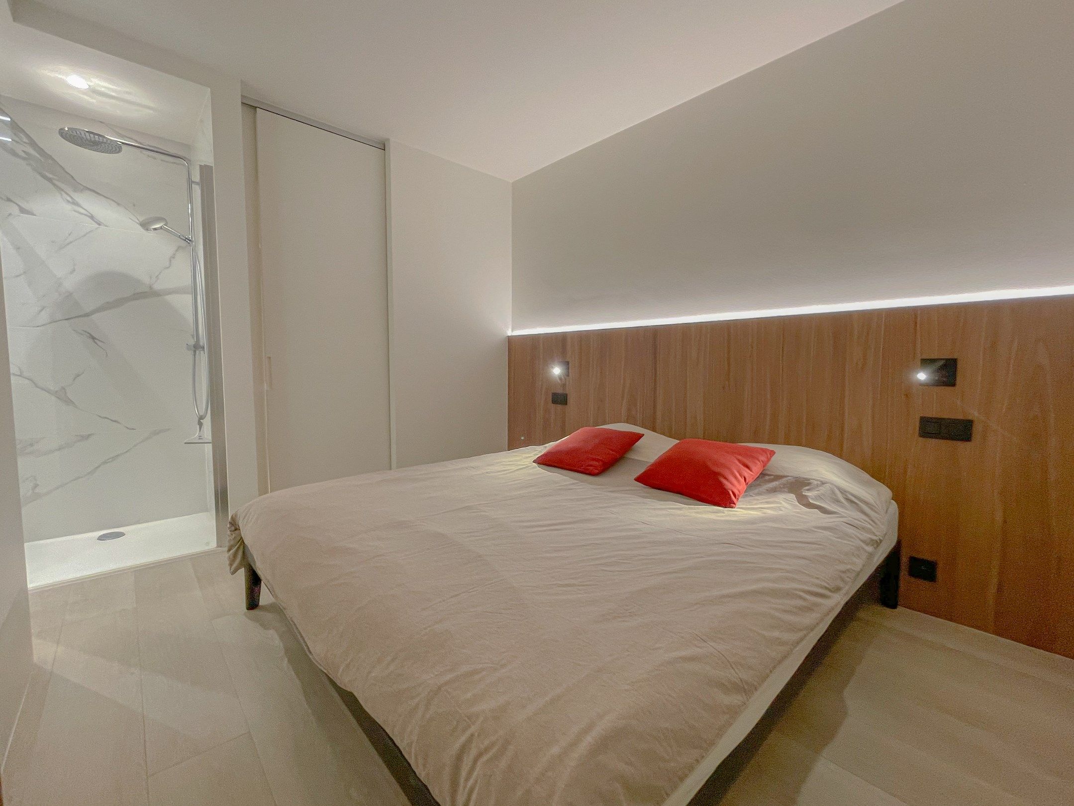 Recent tijdloos gerenoveerd appartement met zijdelings zeezicht. foto 15