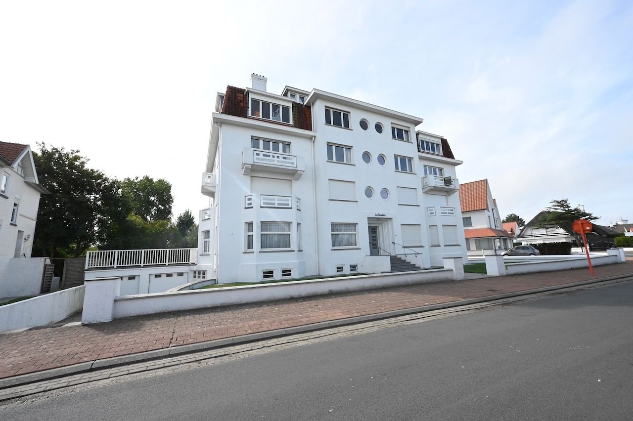 Prachtig gerenoveerd appartement op een topligging met frontaal meerzicht aan het zegemeer te Knokke. foto 5