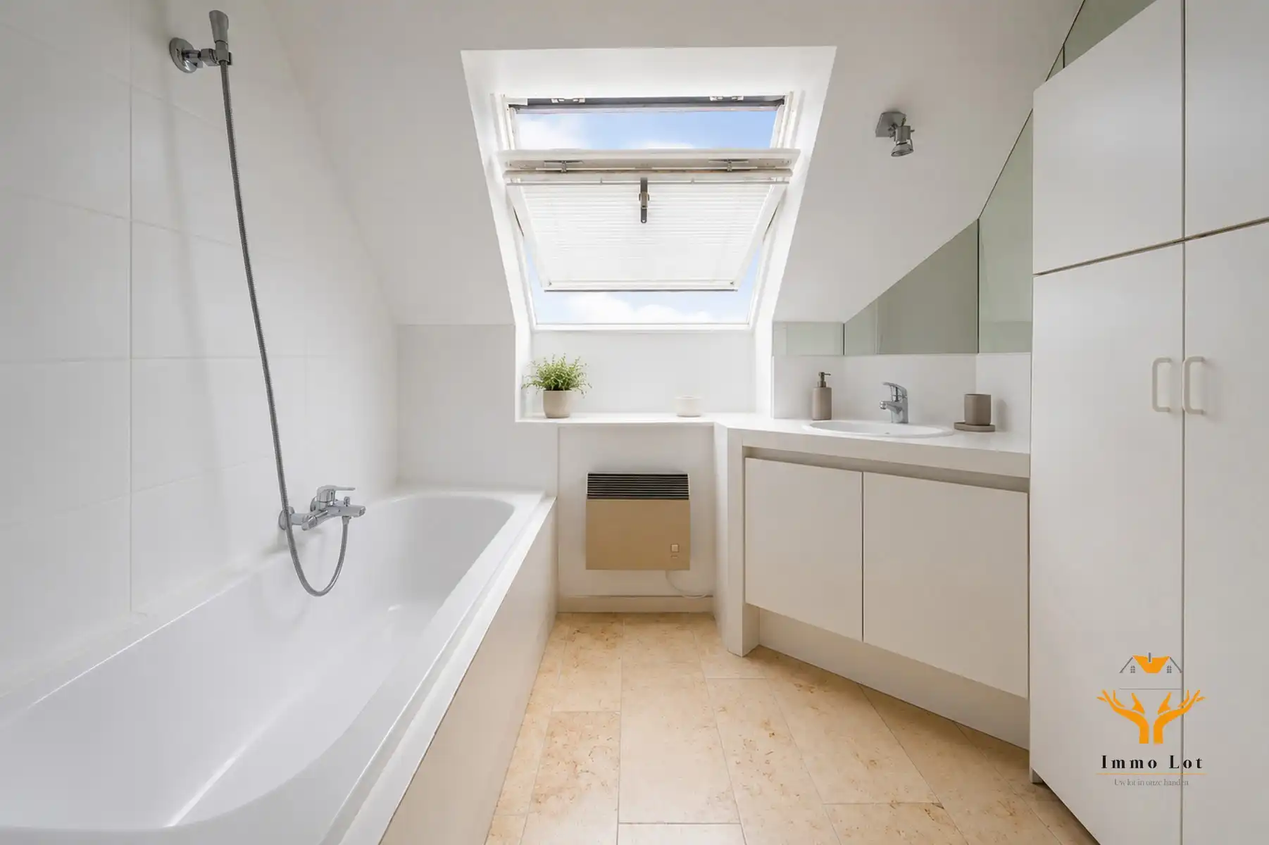 Instapklaar appartement aan de markt in Zele foto 12