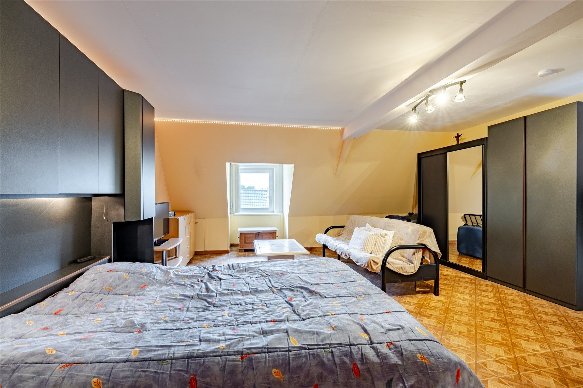 Strategisch gelegen woning met 4 slaapkamers foto 19