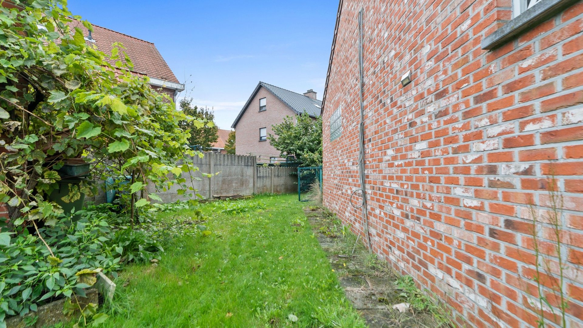 Instapklare en volledig gerenoveerde woning vlakbij Genk centrum foto 19