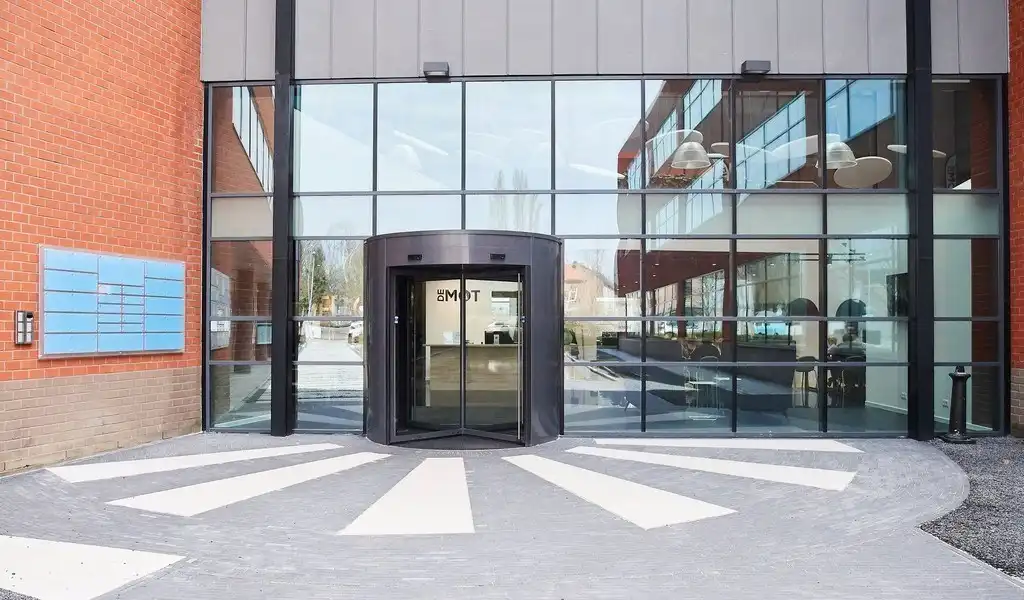 Full service kantoor in business center The Crescent in Mechelen foto 2