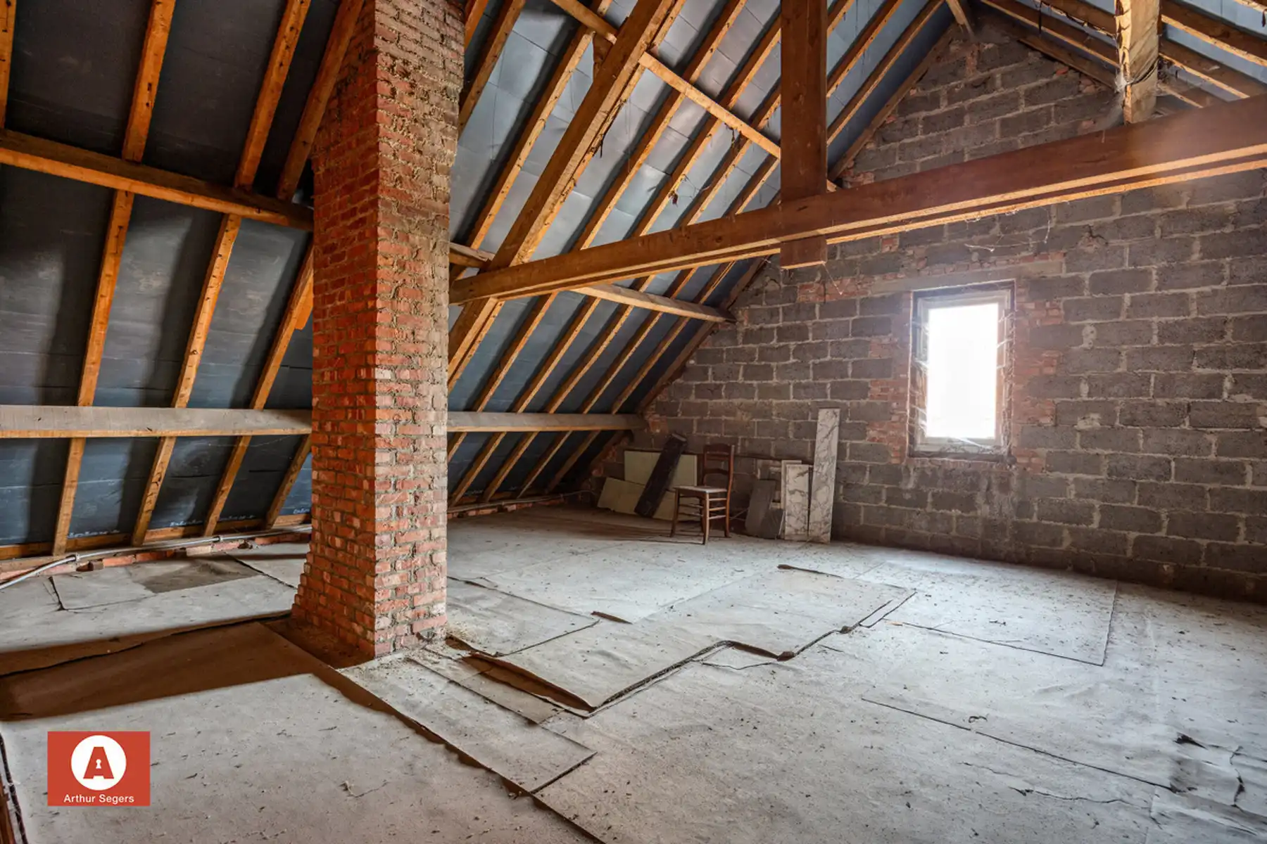 Solide te renoveren woning nabij het centrum van Buggenhout foto 22