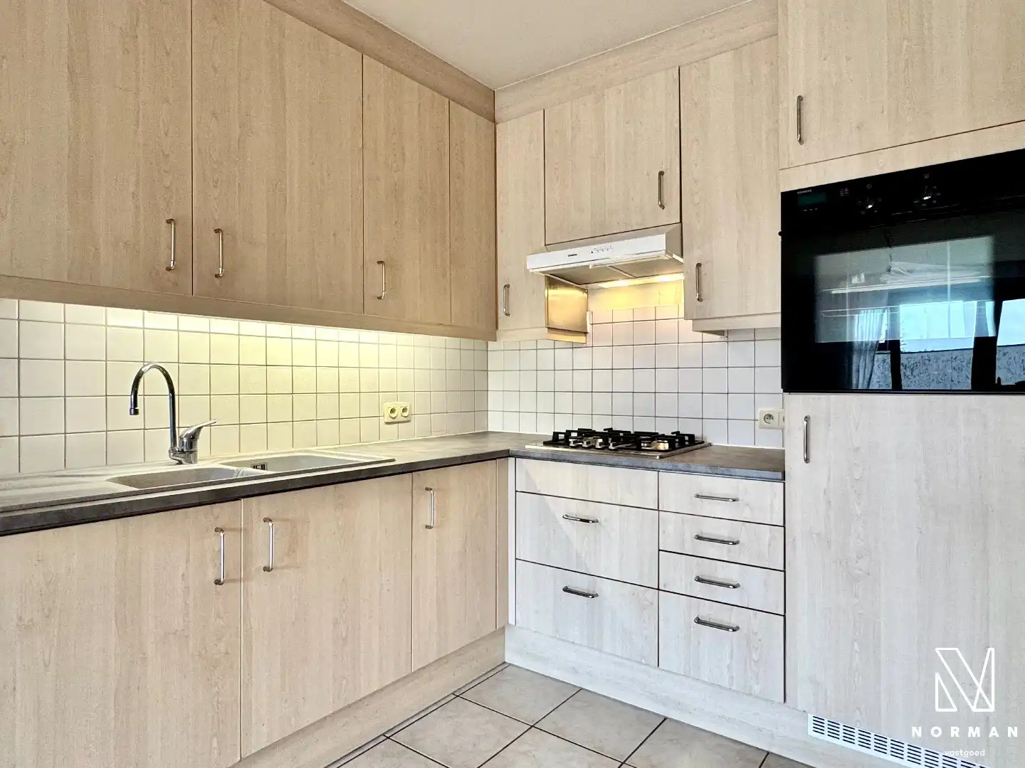 Lichtrijk en energiezuinig appartement met 2 slaapkamers, terras en garage te koop in centrum Kuurne! foto 3
