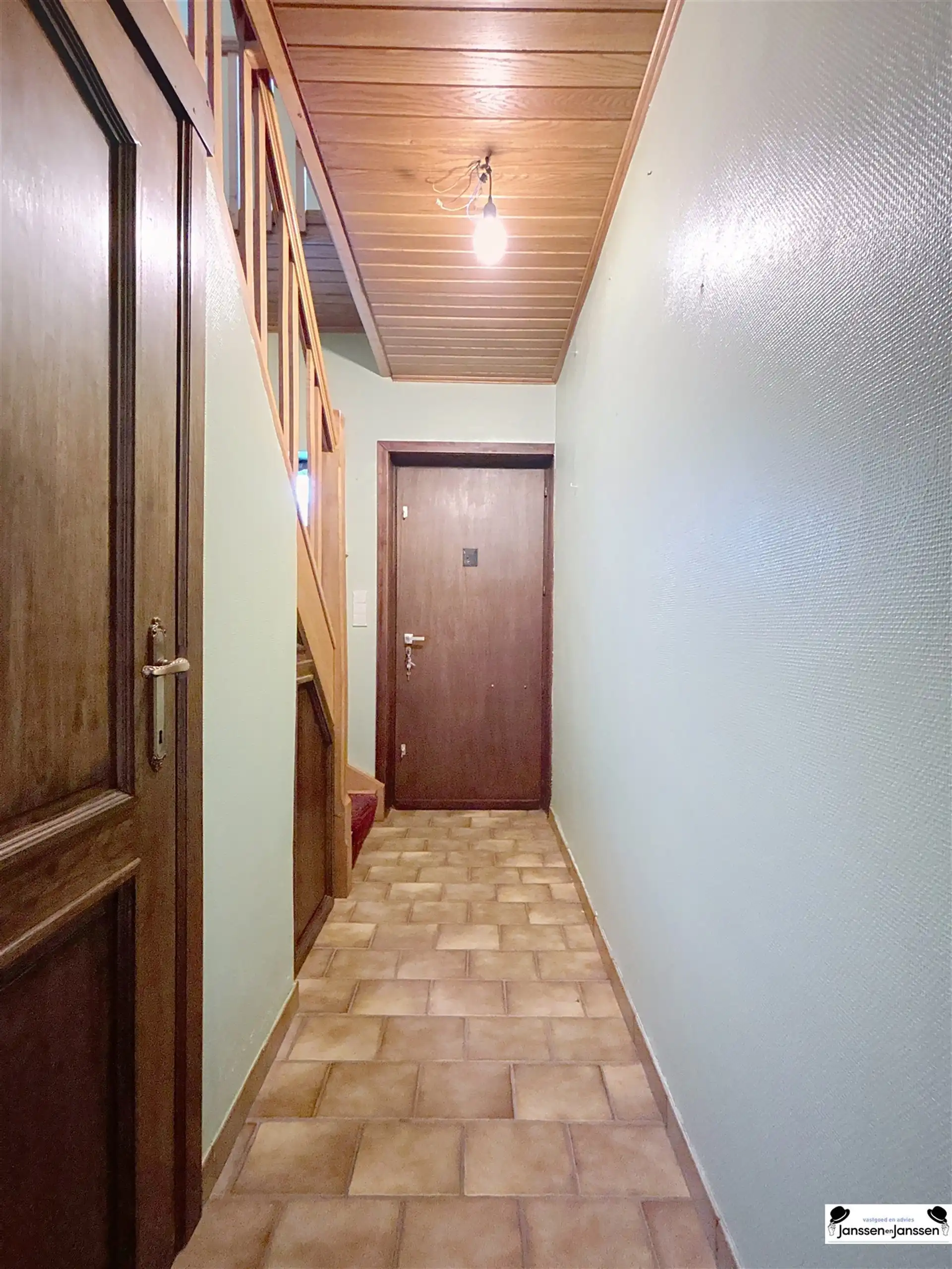 Ruime woning met 3 slaapkamers en aparte garage foto 9