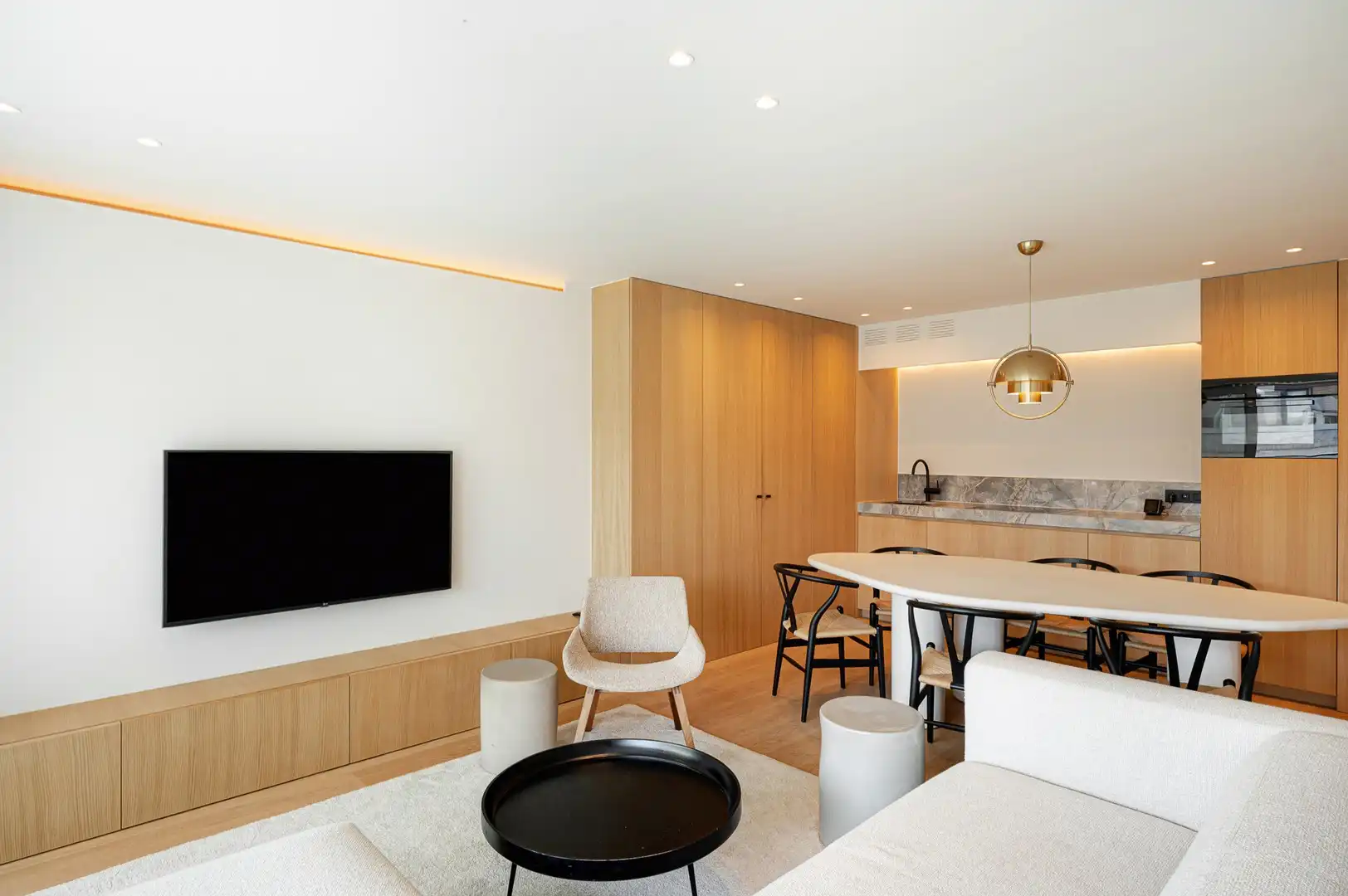 Prachtig afgewerkt, gemeubeld twee slaapkamer appartement heel goed gelegen op de Kustlaan. foto 9