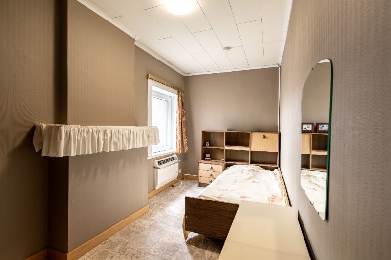 Woning met brede oprit en dubbele garage foto 18