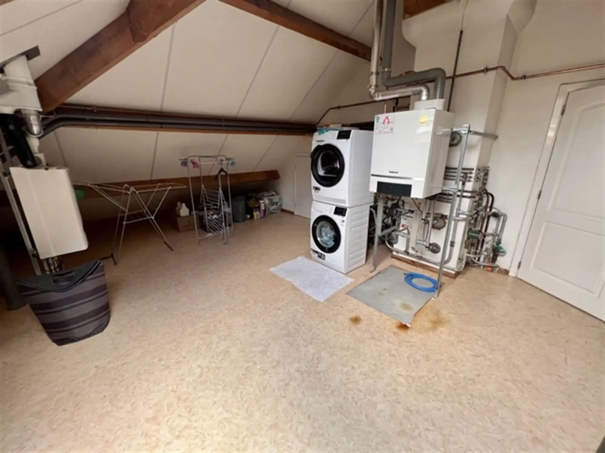 Villa met binnen en buitenzwembad foto 31