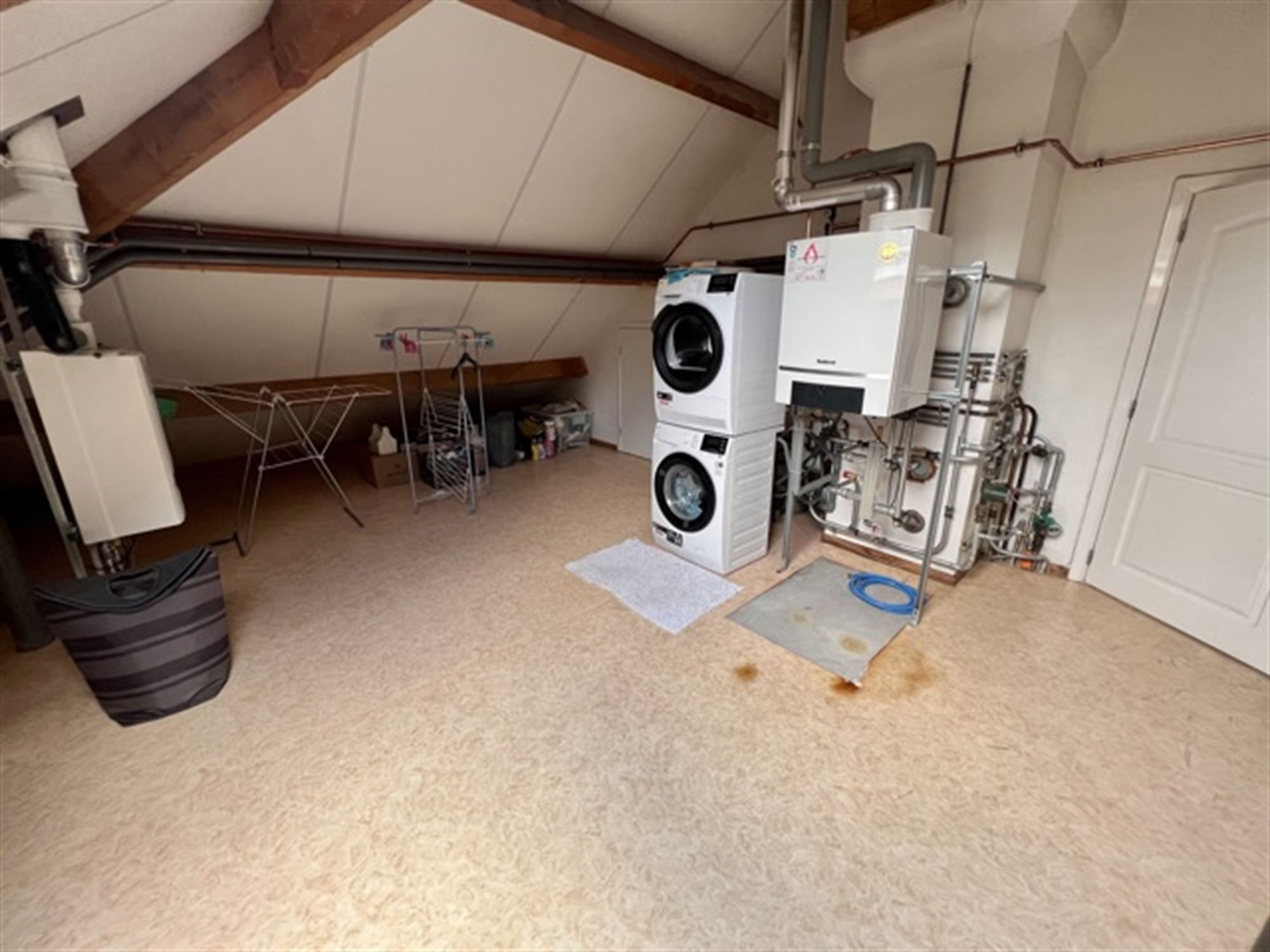 Villa met binnen en buitenzwembad foto 31