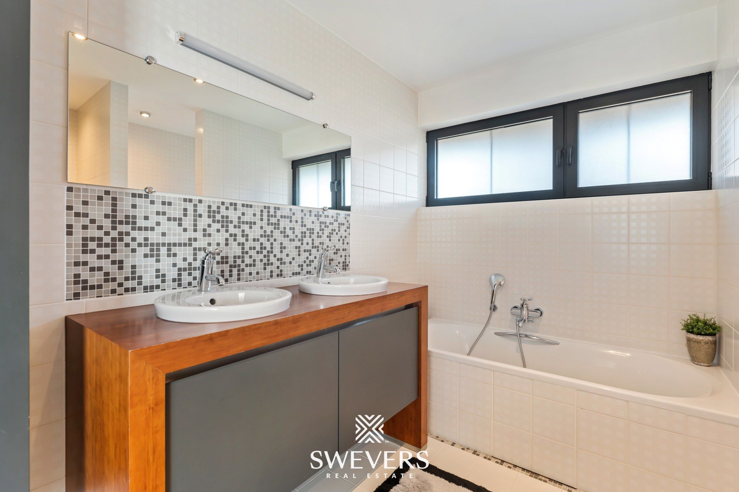 Gezinswoning met 4 slaapkamers op perceel van 18a 50ca foto 18