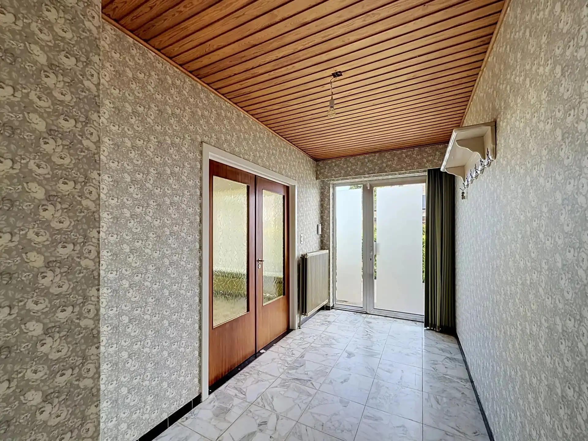 Te renoveren gelijkvloerse woning met 3 slaapkamers op een ruim perceel. foto 5