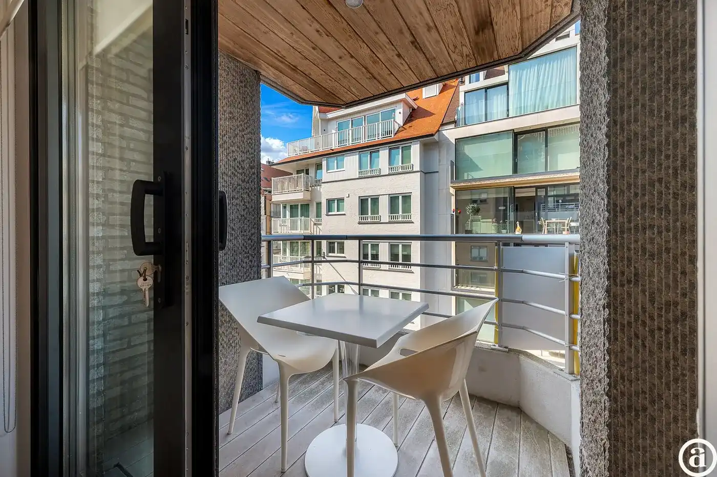 Instapklaar 2-slaapkamerappartement met terras op gegeerde locatie in Knokke foto 11