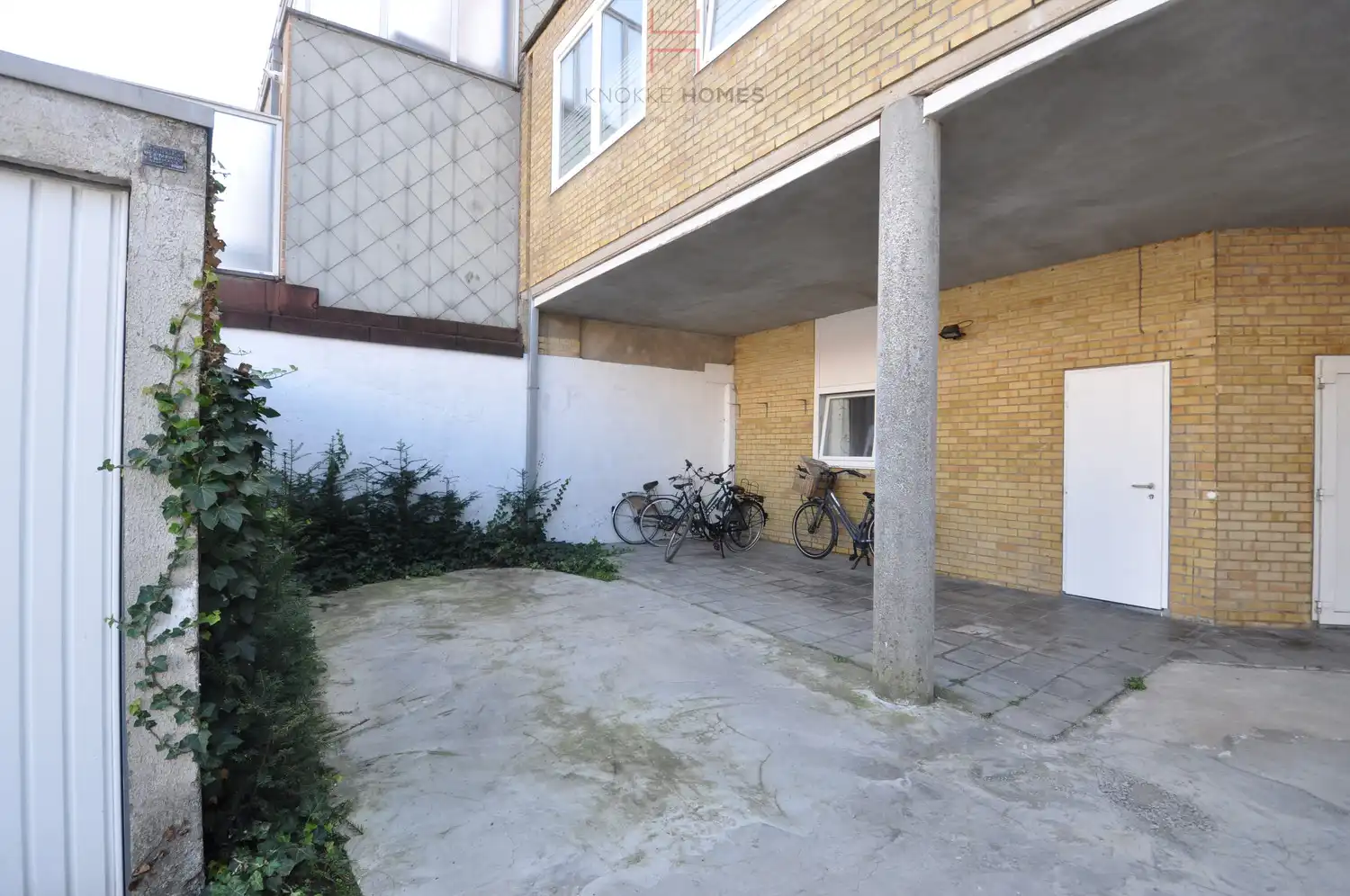 Overdekte parkeerplaats te huur in het centrum van Heist foto 3