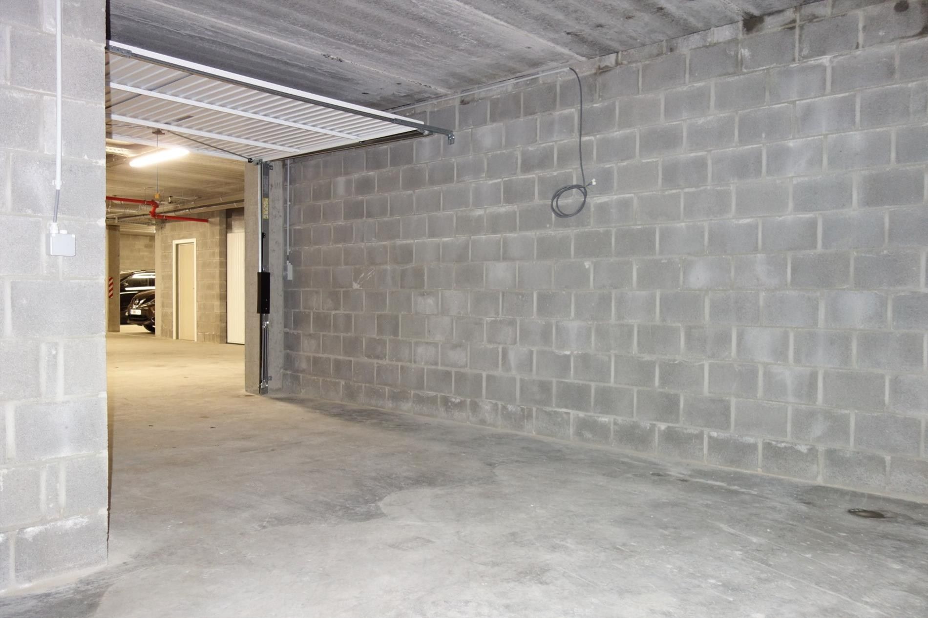Individuele garagebox te huur in handelscentrum foto 3