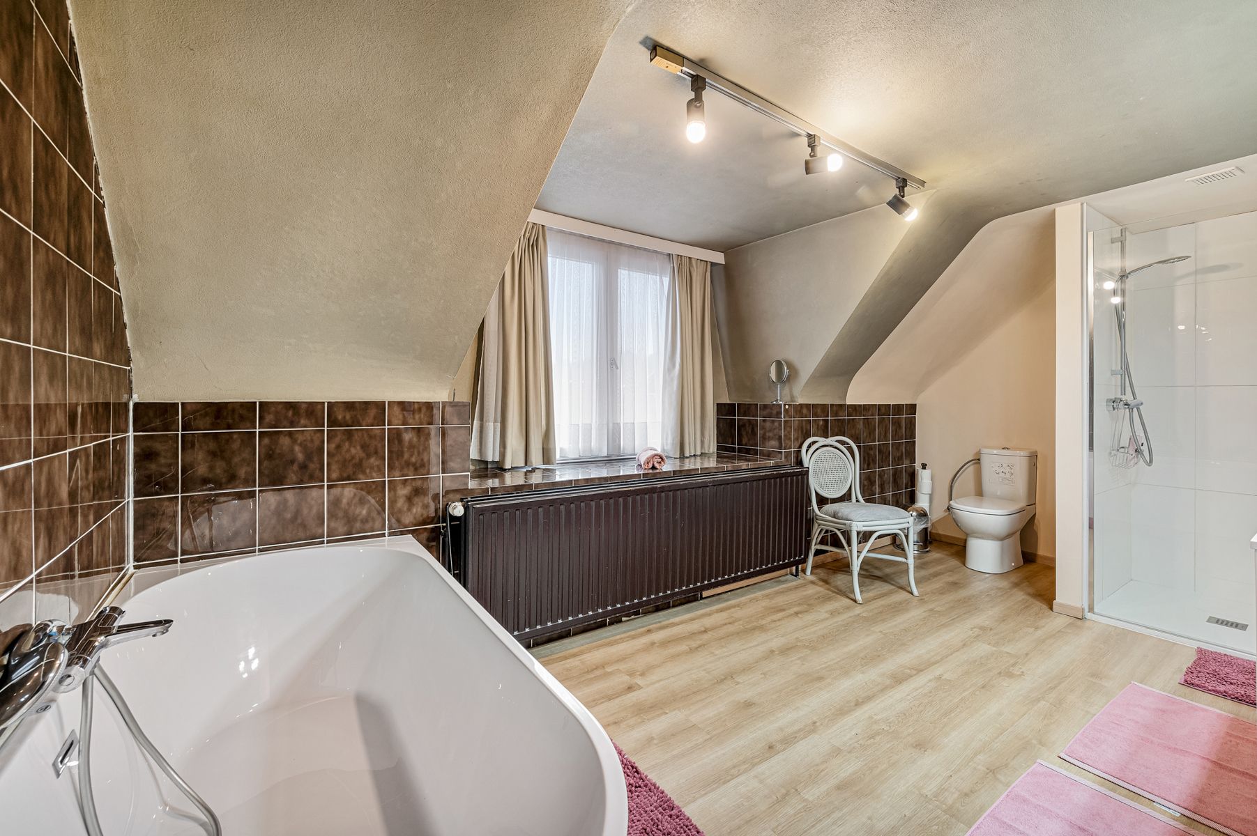 Statige villa: 6 slpk’s met tuin & praktische loods ! foto 19