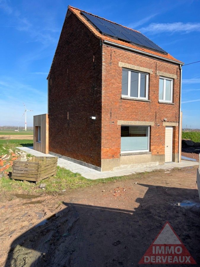 Geluwe - Woning met loods foto {{pictureIndex}}