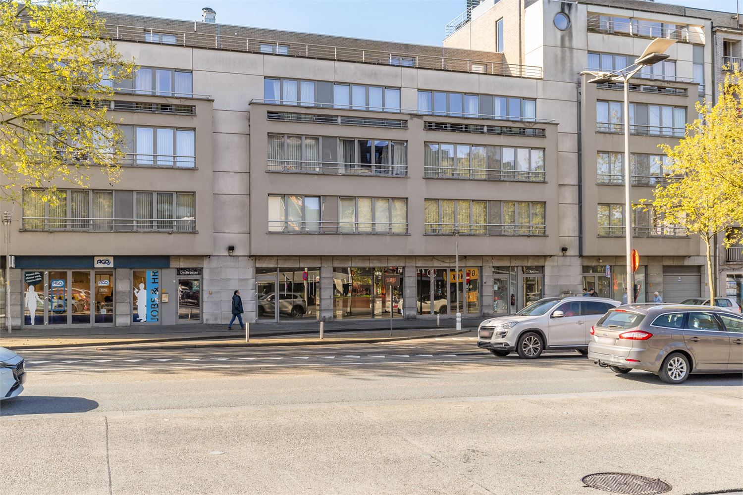 IDEALIS VASTGOED – Extra ruim handelspand (+-500m²!!!) met tal van mogelijkheden op een extra centrale, commerciële zichtlocatie te midden van het centrum in Genk foto 5