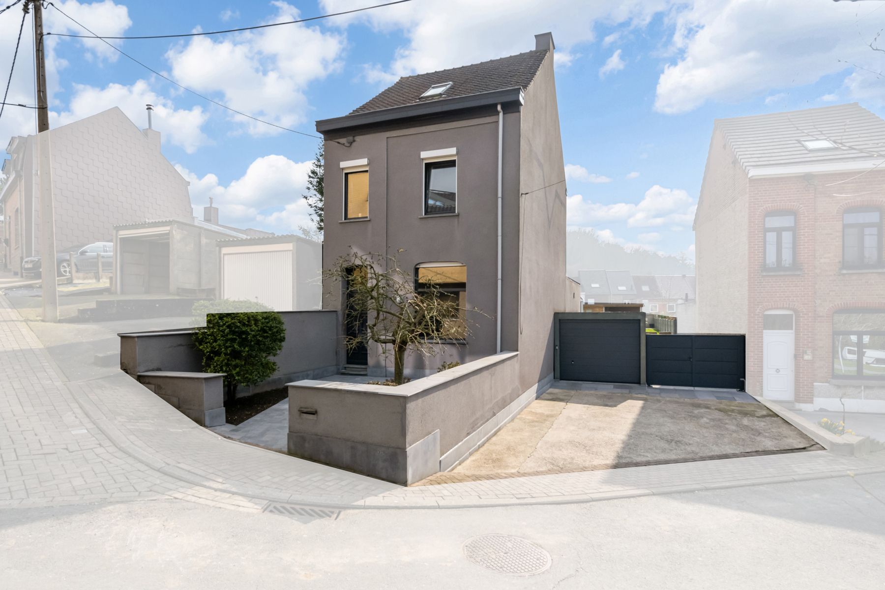 VERKOCHT Rustig gelegen gezinswoning met 3 slaapkamers +tuin foto 2