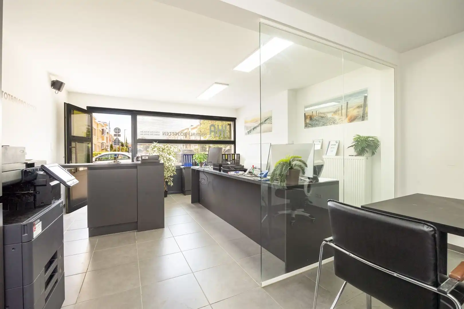 Tussen twee parken: licht appartement met tuin en garage foto 22