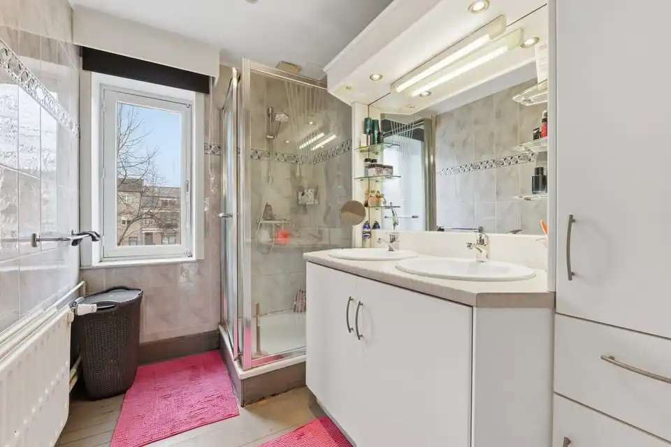 RUIME EN LICHTRIJKE GEZINSWONING MET GARAGE, TERRAS EN SAUNA IN TONGEREN foto 21