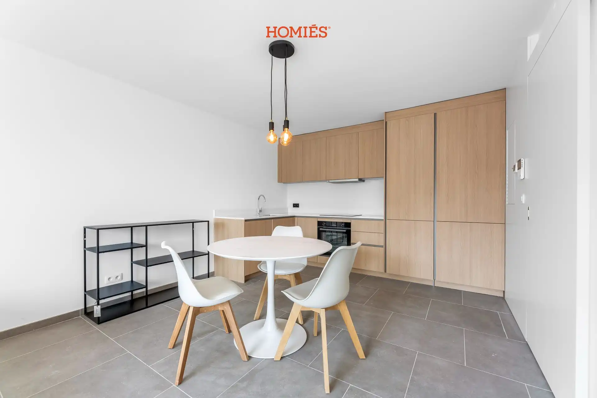 Gloednieuw gemeubeld één-slaapkamer appartement foto {{pictureIndex}}