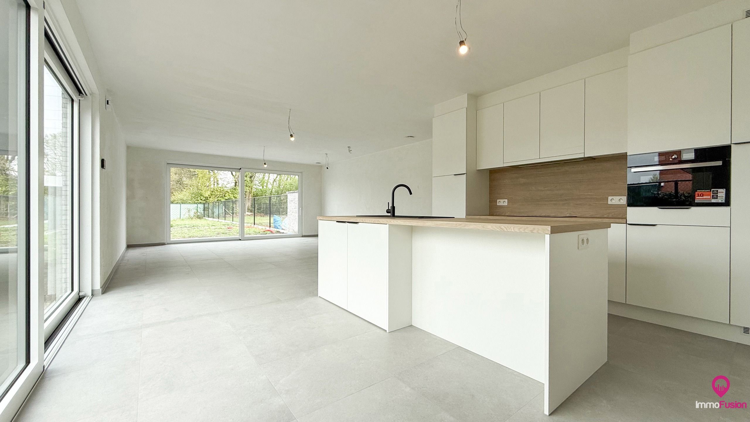 Rustig gelegen instapklare nieuwbouw met 3 slaapkamers! foto 2