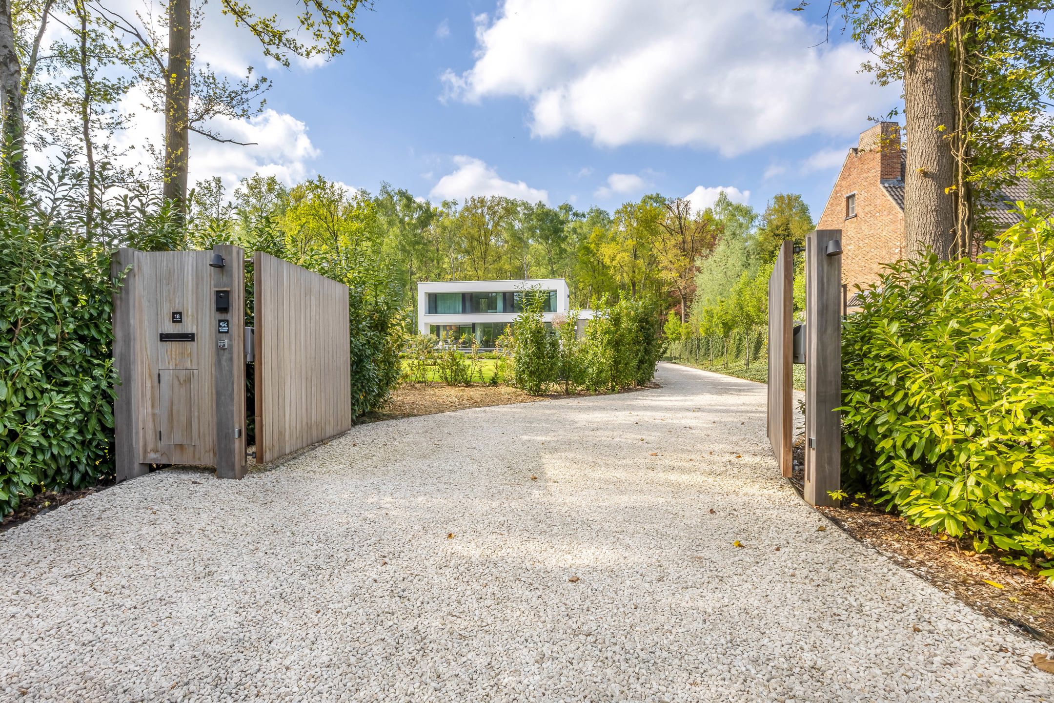 Luxueuze, moderne villa te midden van het groen in Schilde! foto 2